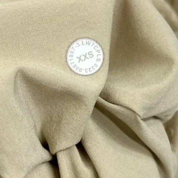 Lululemon NWT Embossed Panel High-Rise Short 4" Trench - Picture 13 of 14